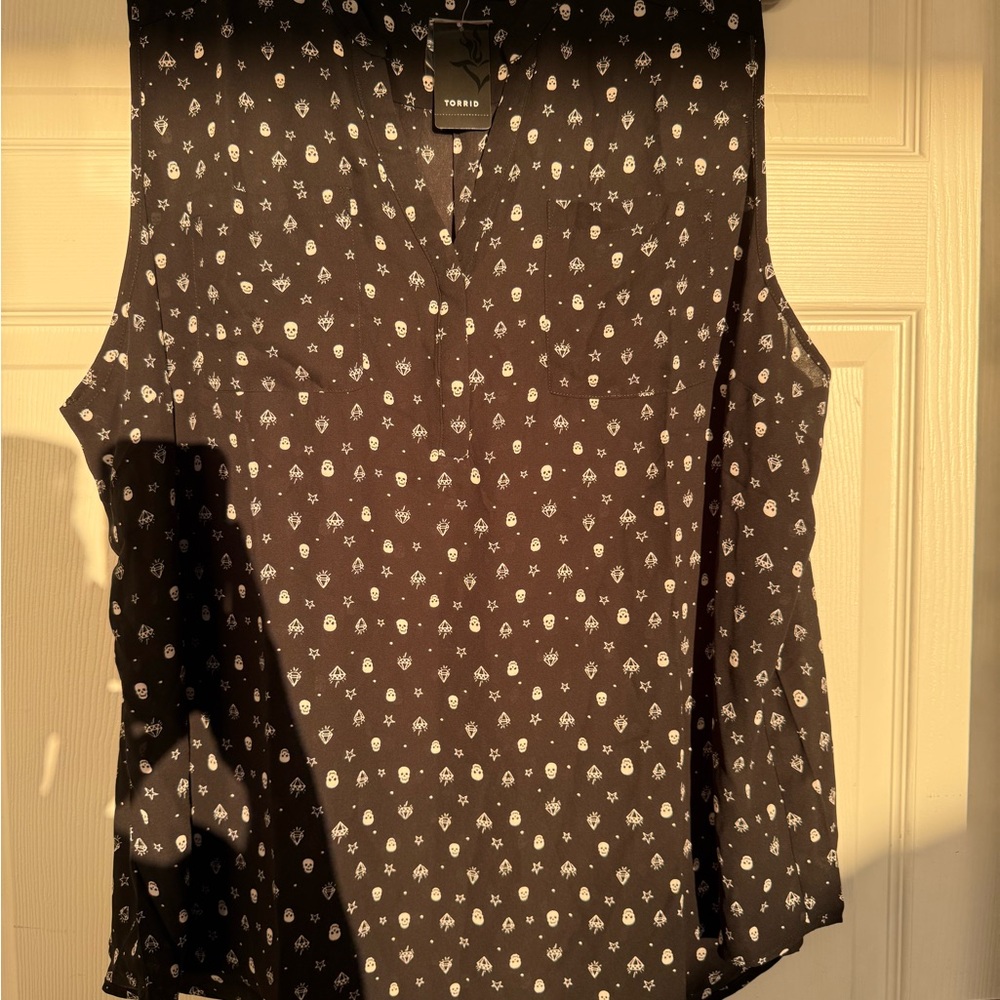 Torrid‎ Black Sleeveless Top with Skull print Plus Size 4X brand new